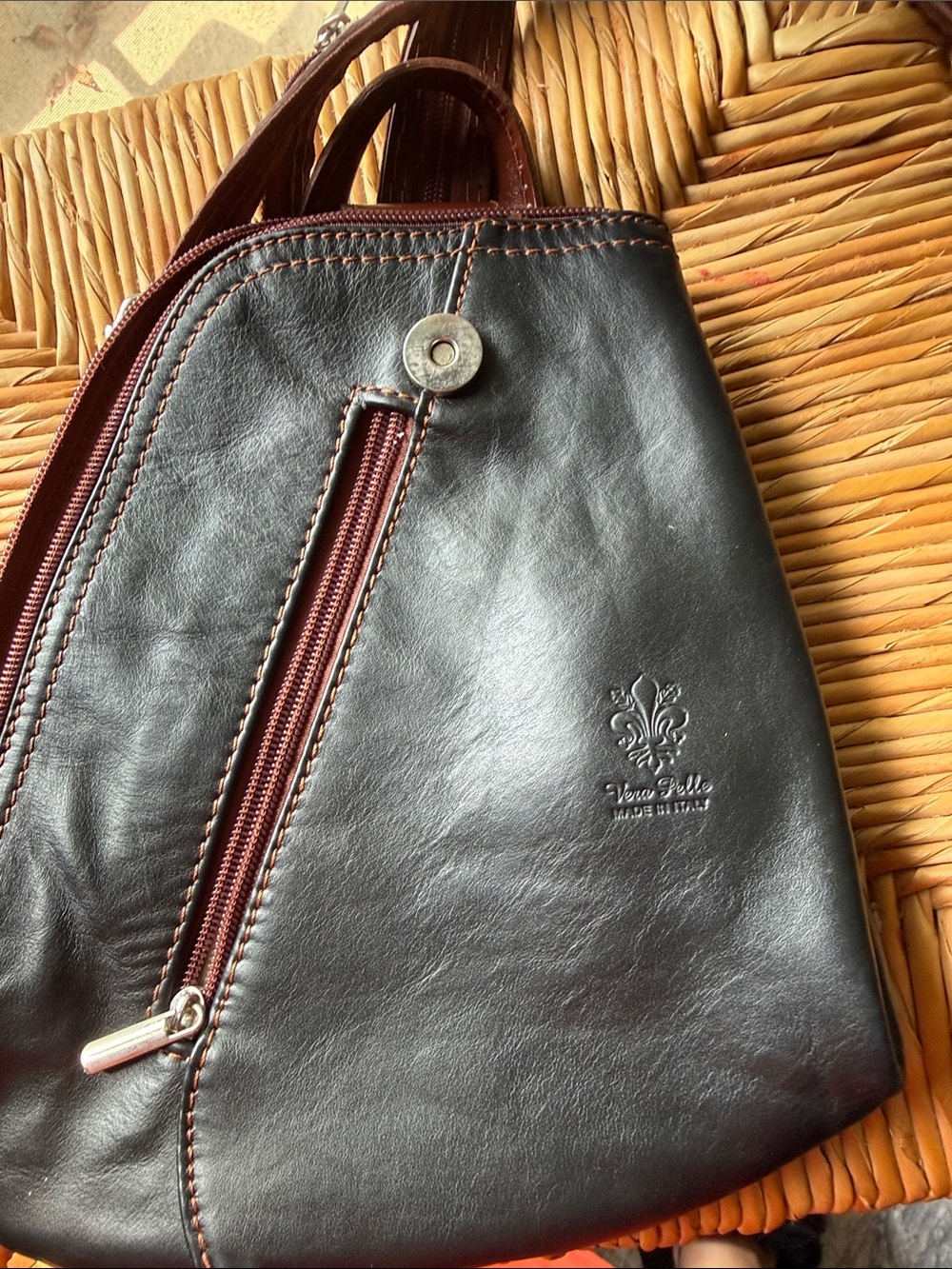 Vera Pelle Black Leather Men's Messenger Sling Bag with Brown Trim